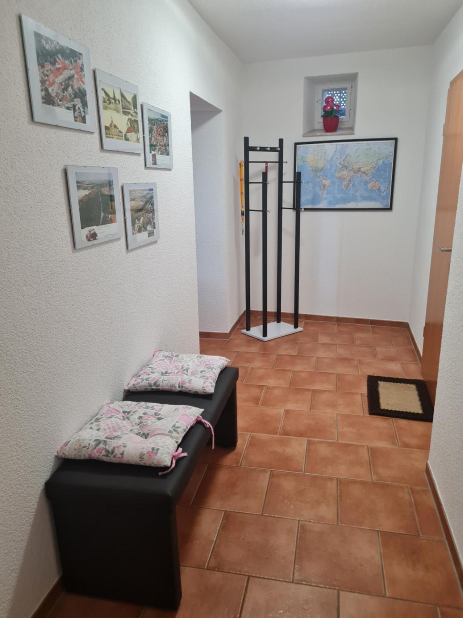 Modernisierte Wohnung, Zentral Gelegen In Historischer Altstadt Mucheln Exterior foto